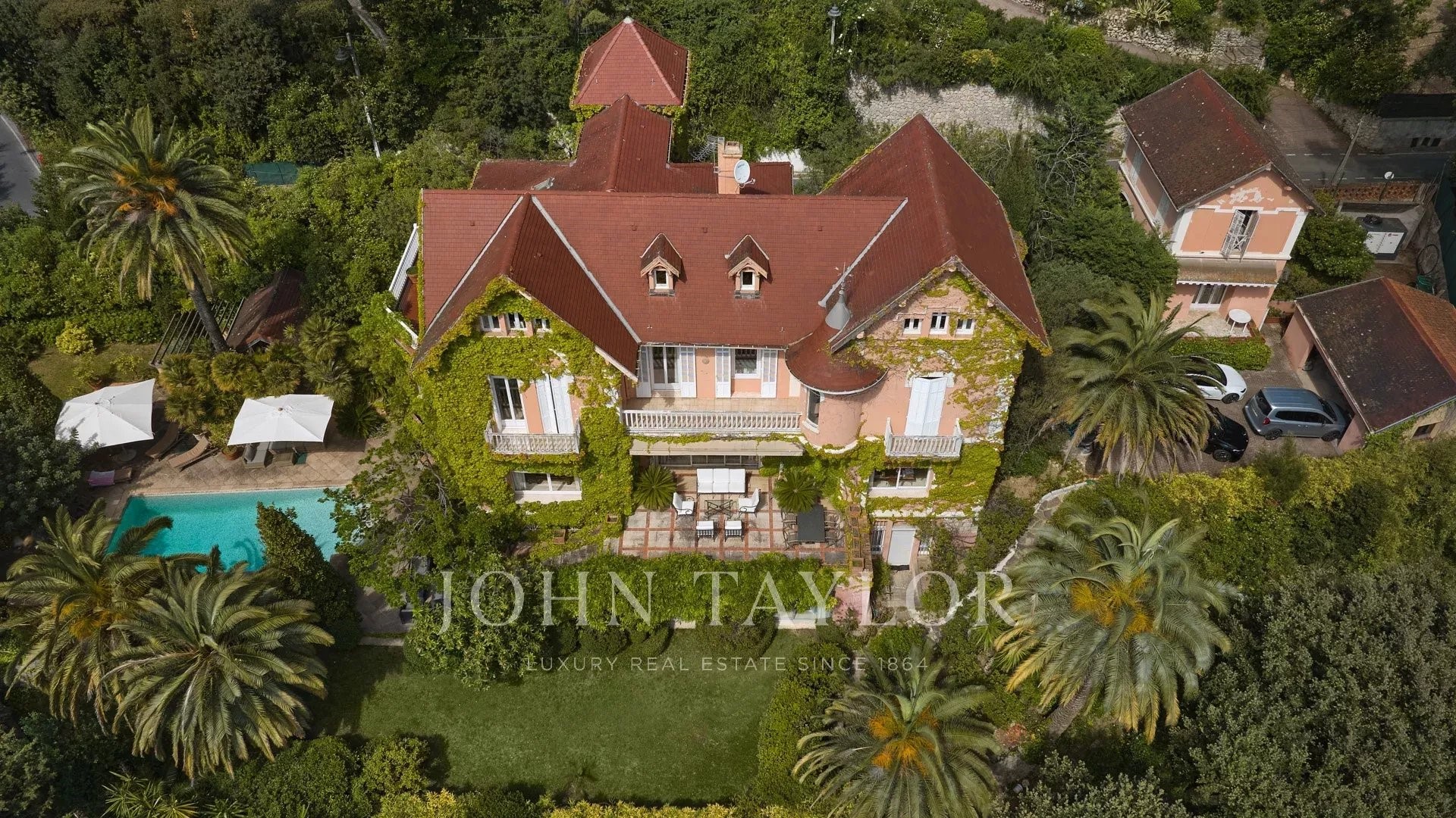 Villa de luxe à vendre dans le quartier Terrefial
