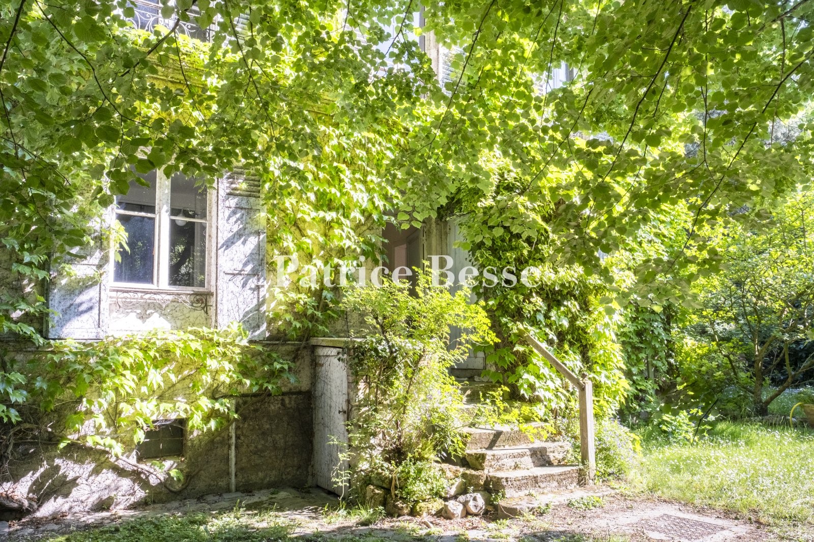 Old house for sale in the district Henri Wallon