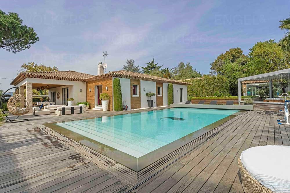 Luxury villa for sale in the district Zone Ouest Urbaine