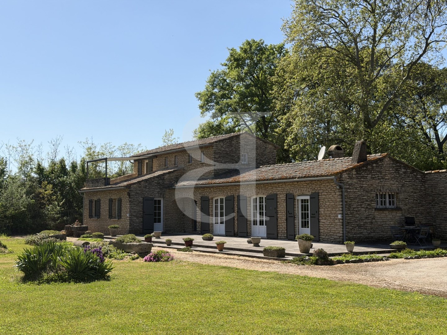 Farmhouse for sale in Plan-d'Orgon