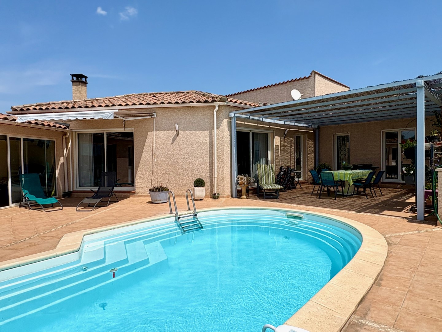 Luxury villa for sale in Claira