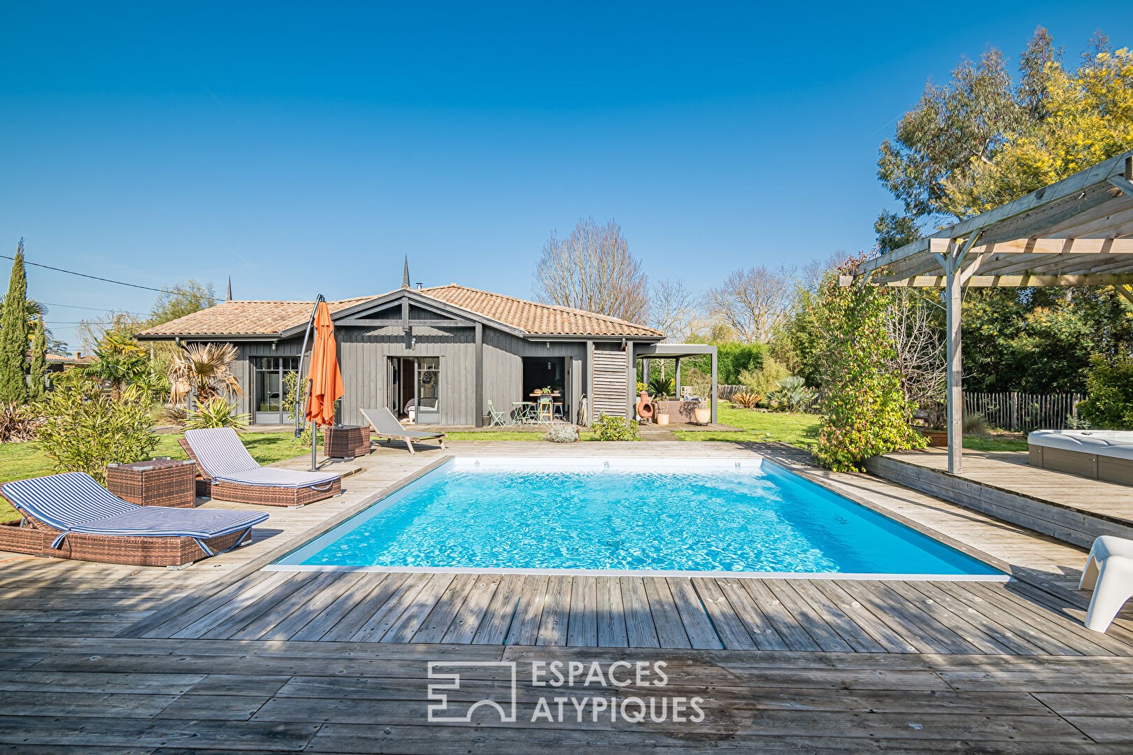 Luxury house for sale in Yvrac