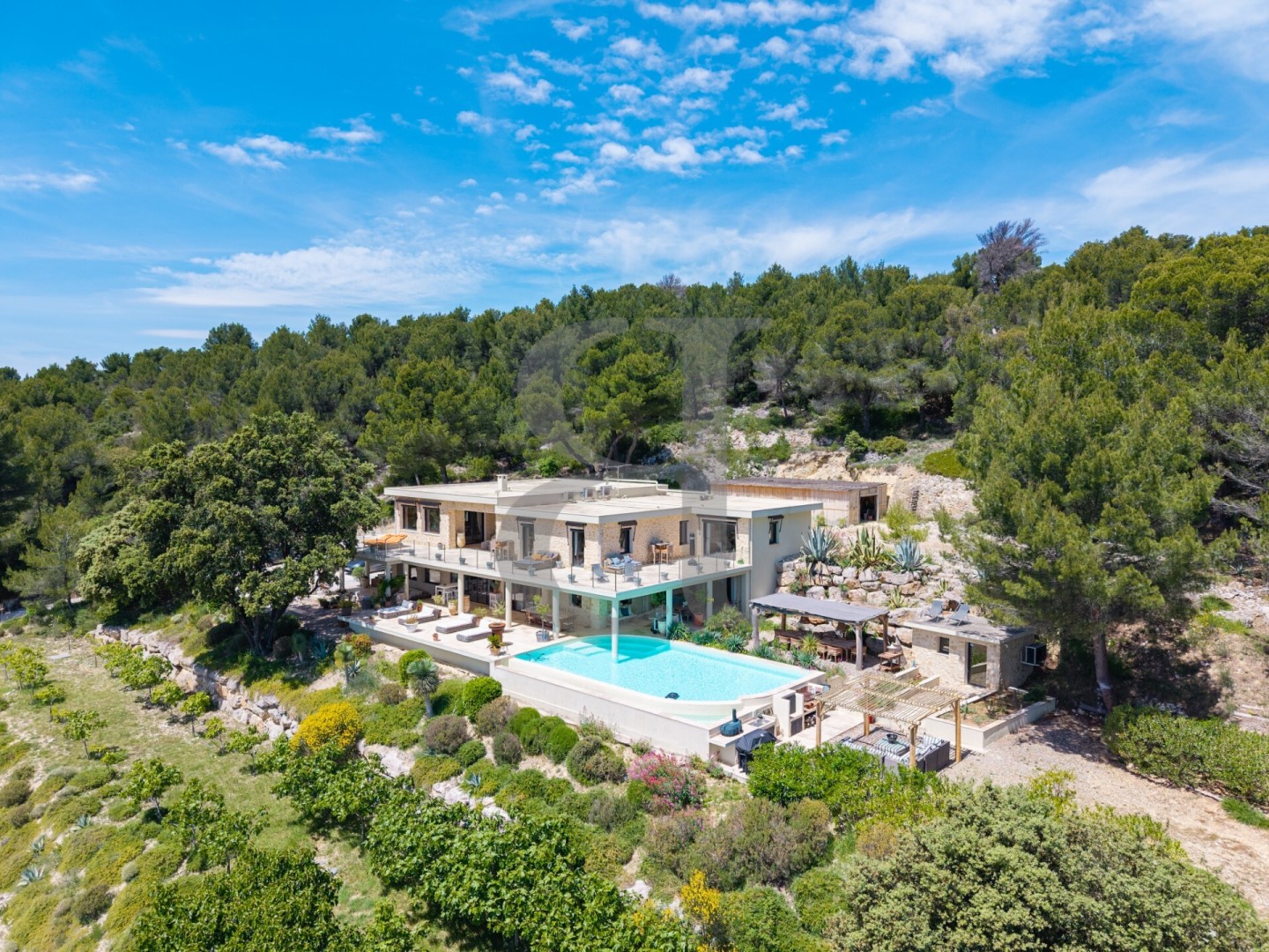 Luxe stadswoning te koop in L'Isle-sur-la-Sorgue