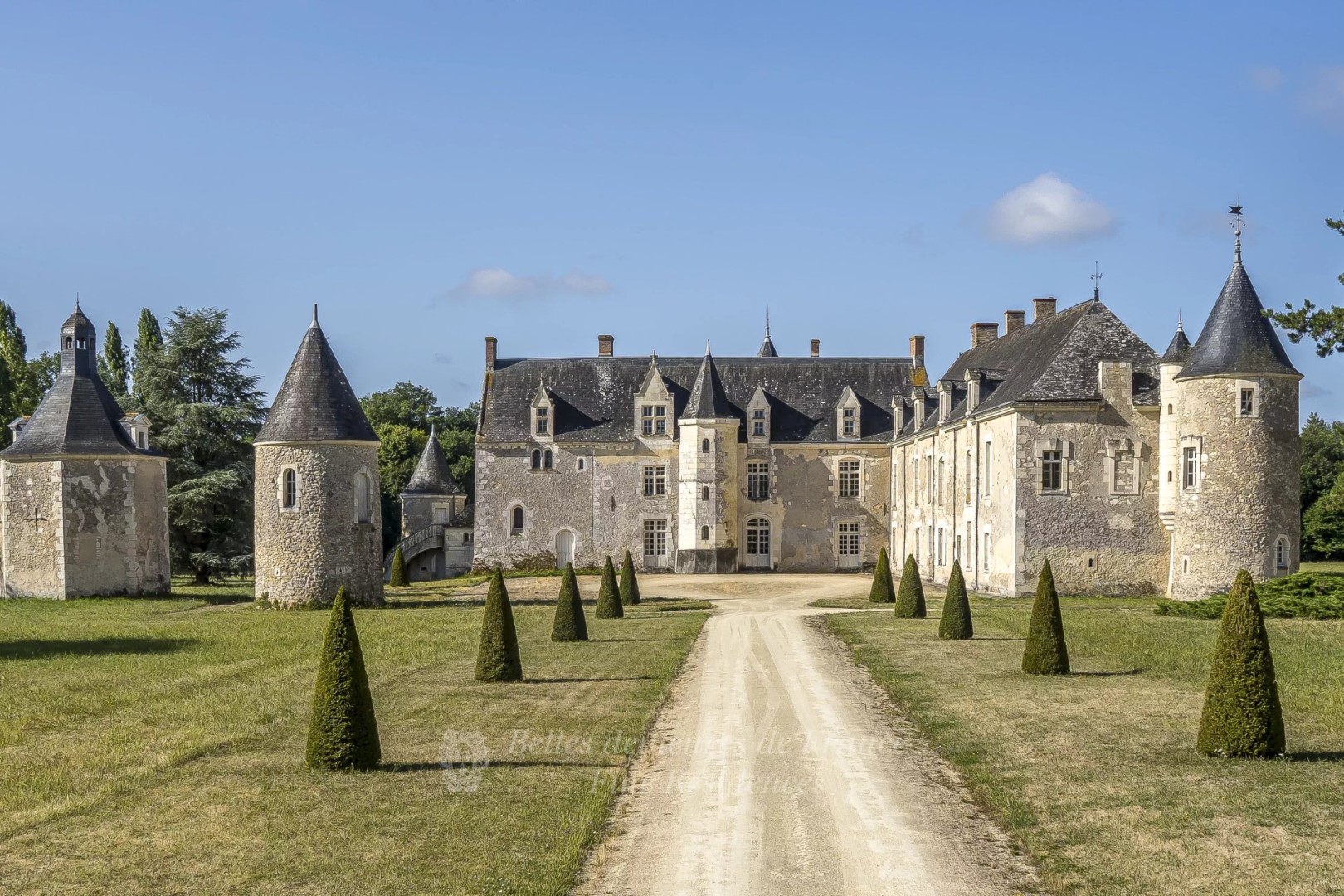 Kasteel te koop in Gare-Croix Verte-Ile Offard-Millocheau
