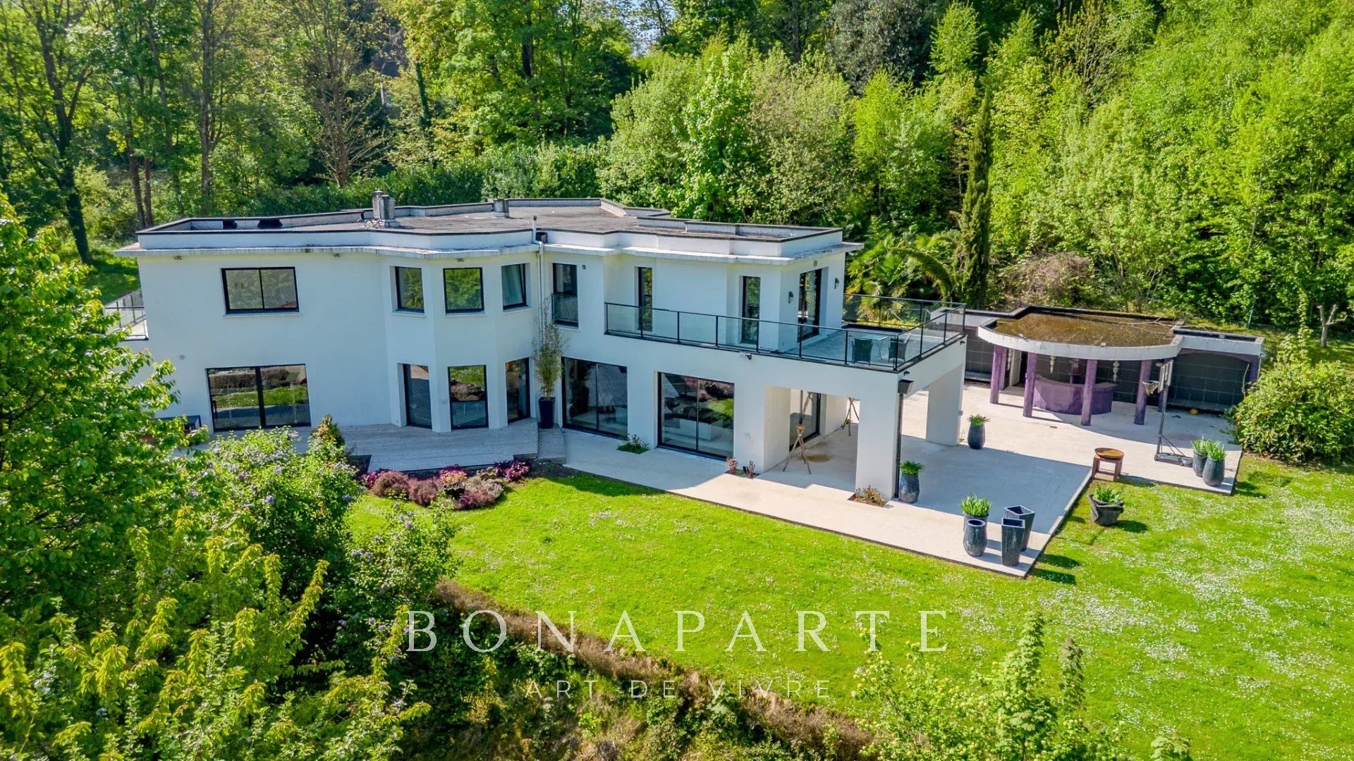 Villa de luxe à vendre dans le quartier Le Chapitre