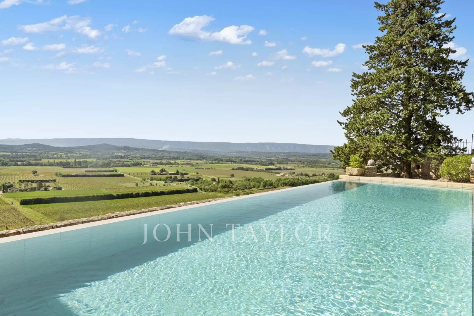 Château à vendre à Joucas