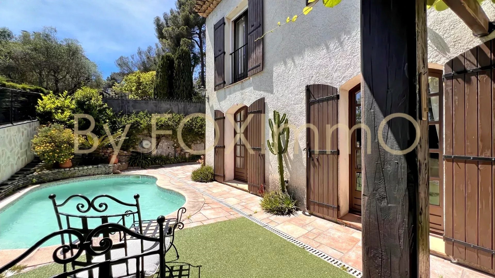 Luxury villa for sale in the district Hippodrome-Kennedy