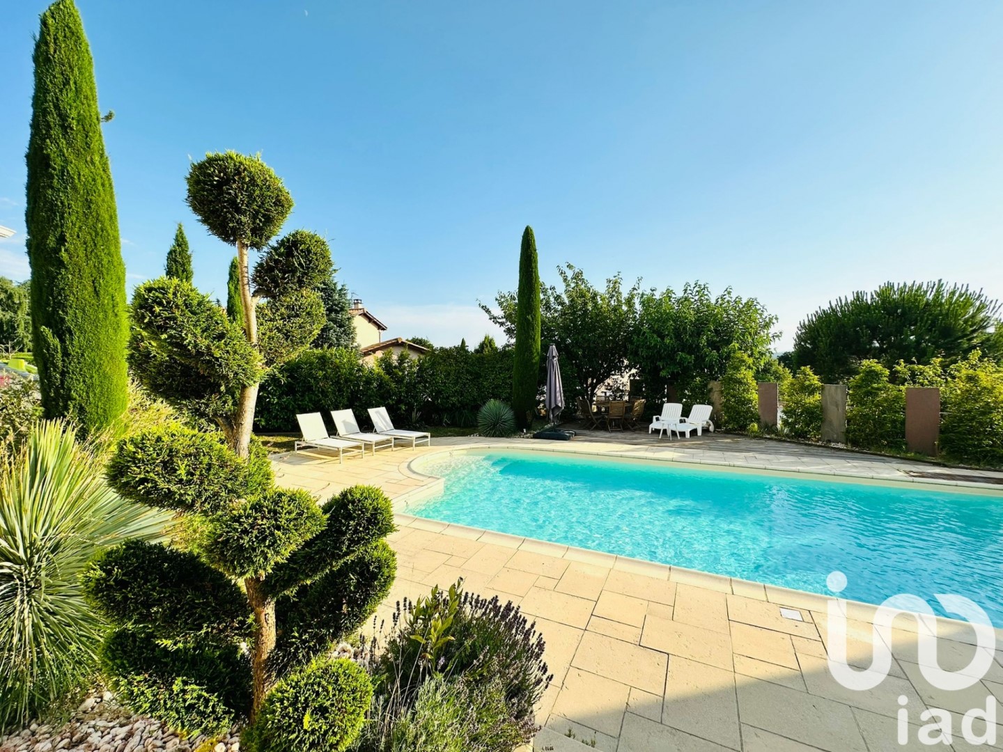 Architect house for sale in Vourles