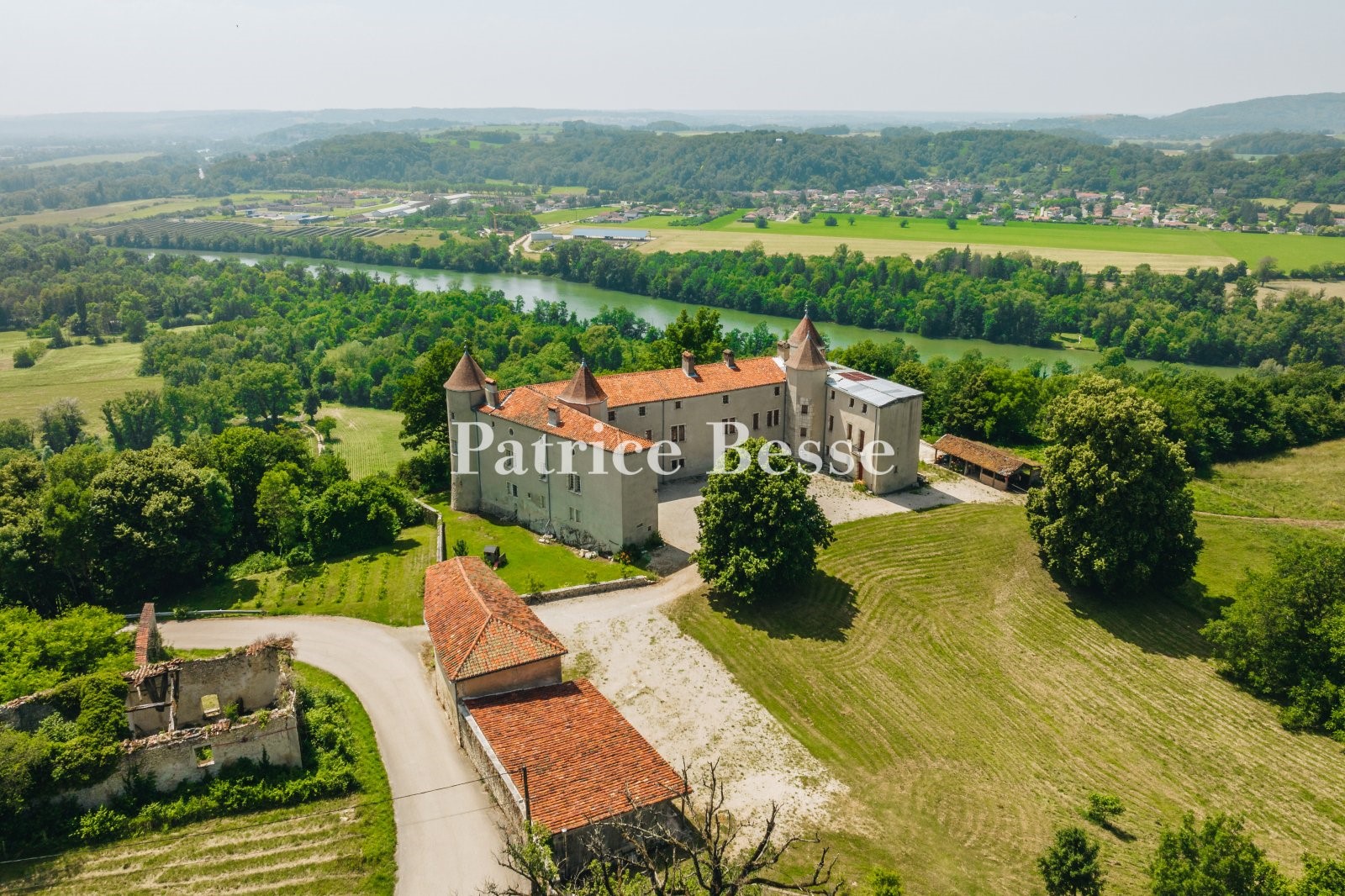 Castle for sale in Bourg-en-Bresse