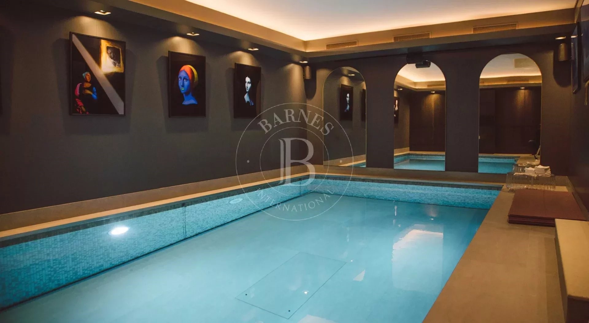 Private mansion for rent in the district Chaillot