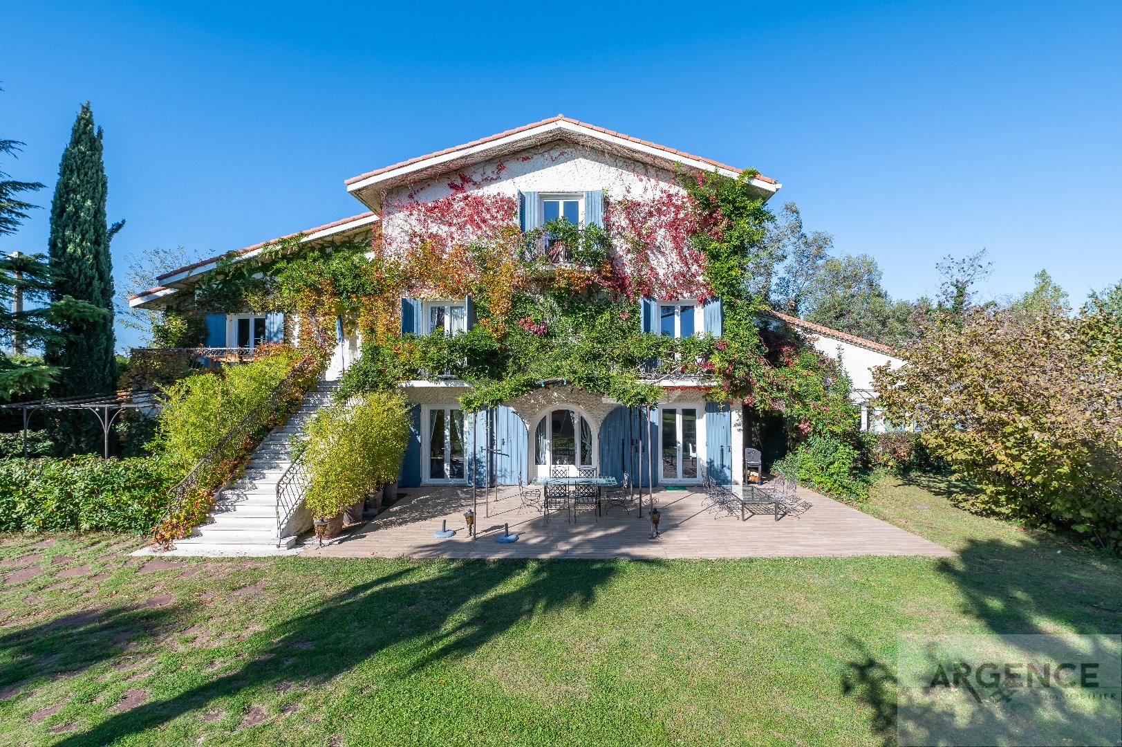 Domaine à vendre dans le quartier Sablas-Mendrous O-Languedoc O