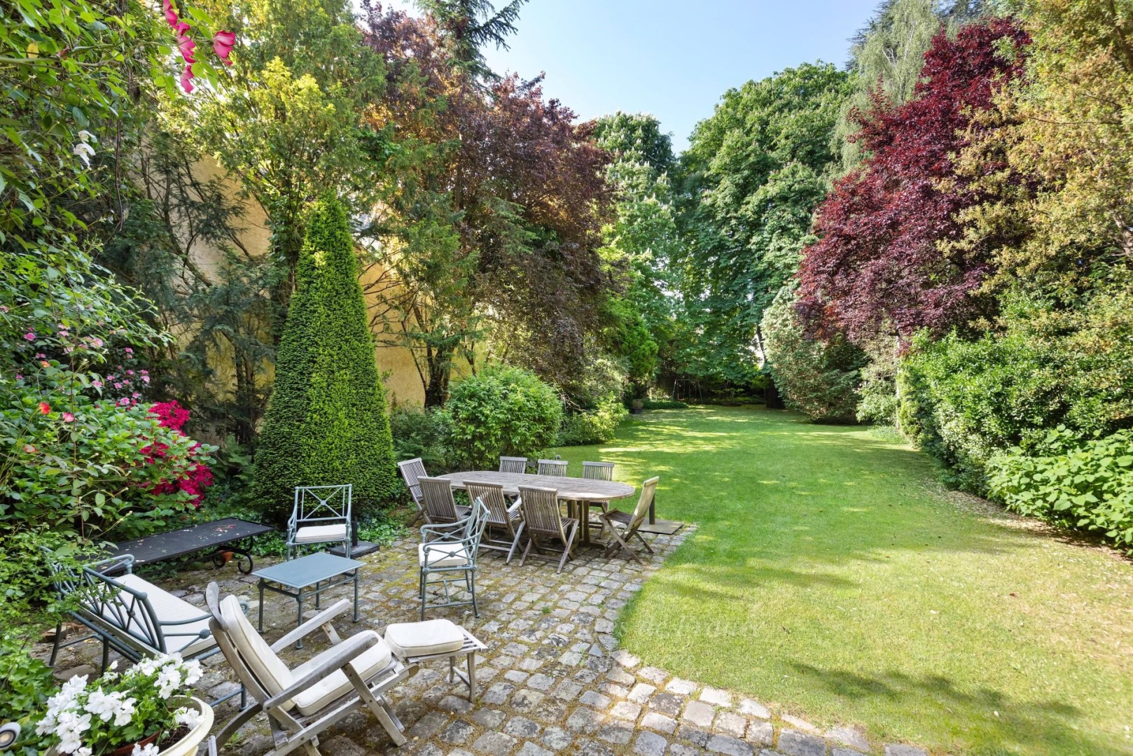 Private mansion for sale in the district Martroi-Cathédrale