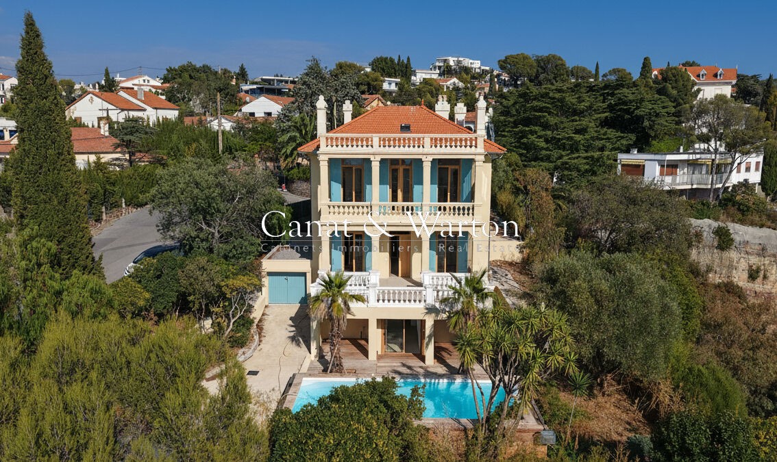 Villa de luxe à vendre dans le quartier Plateau Notre Dame Nord