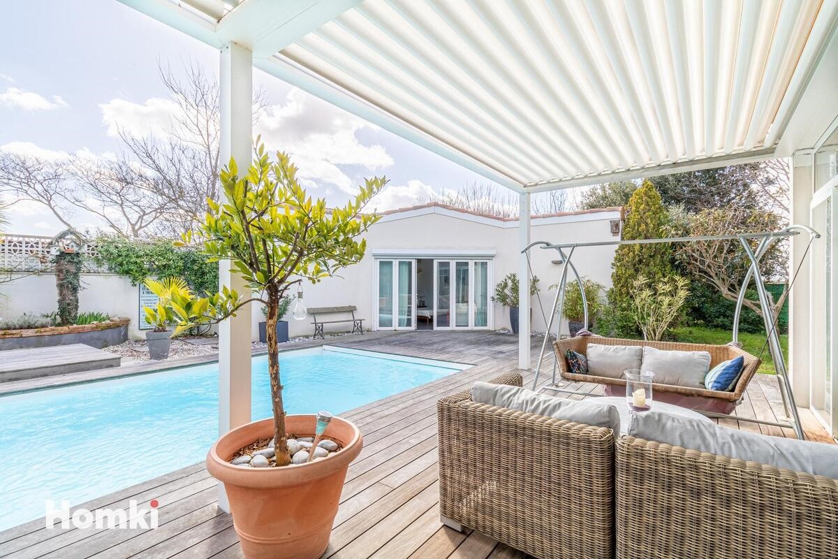 Luxury house for sale in Roquettes