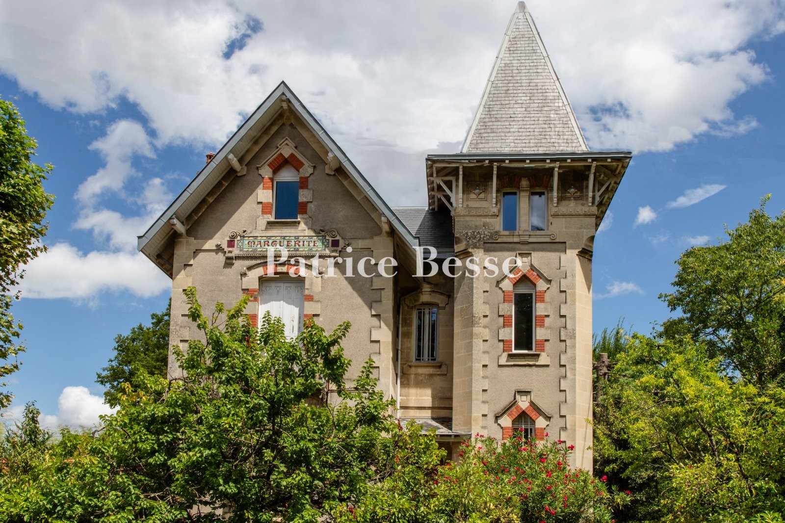 Manor house for sale in Bordeaux