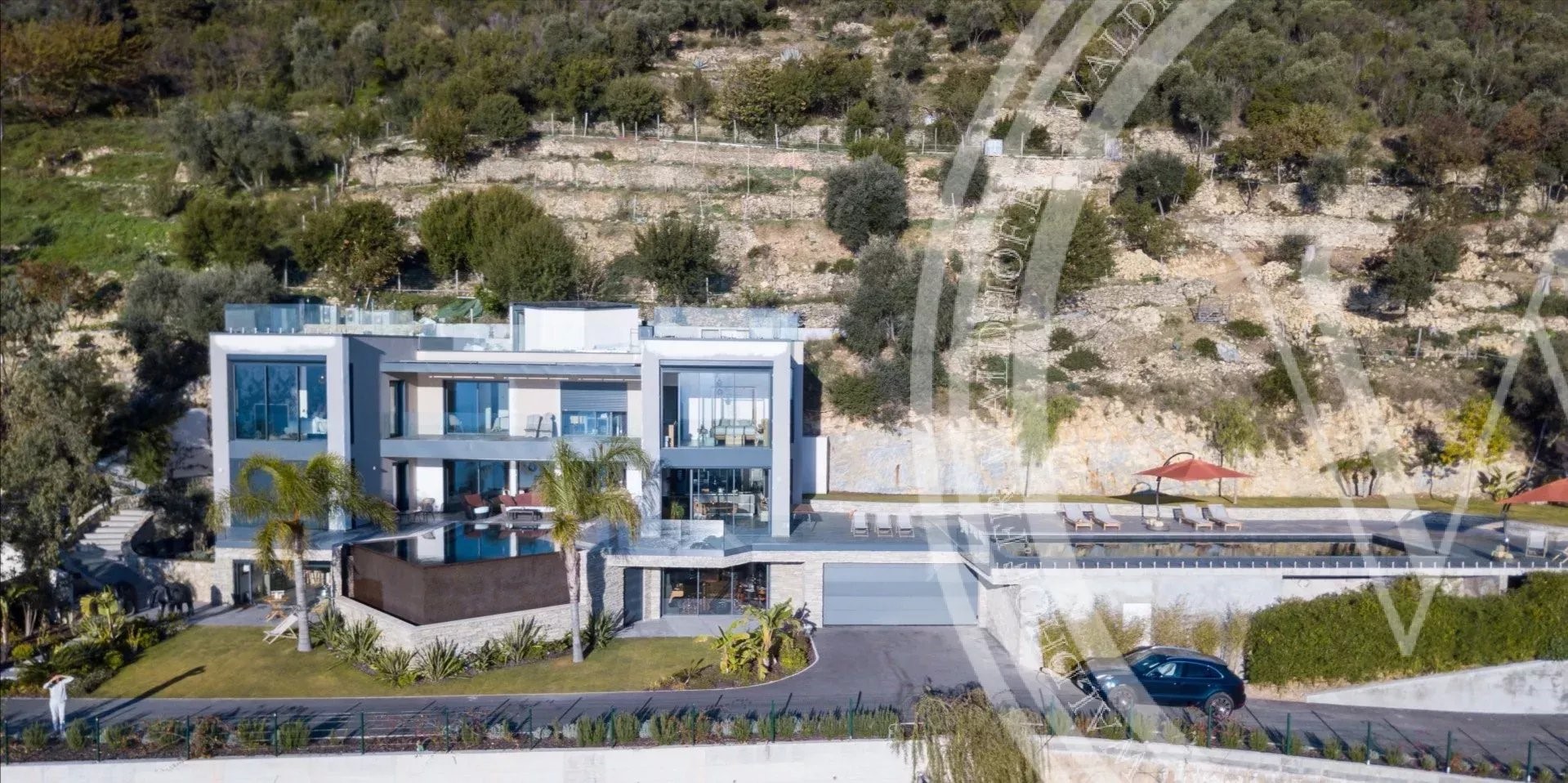 Luxury villa for rent in Èze