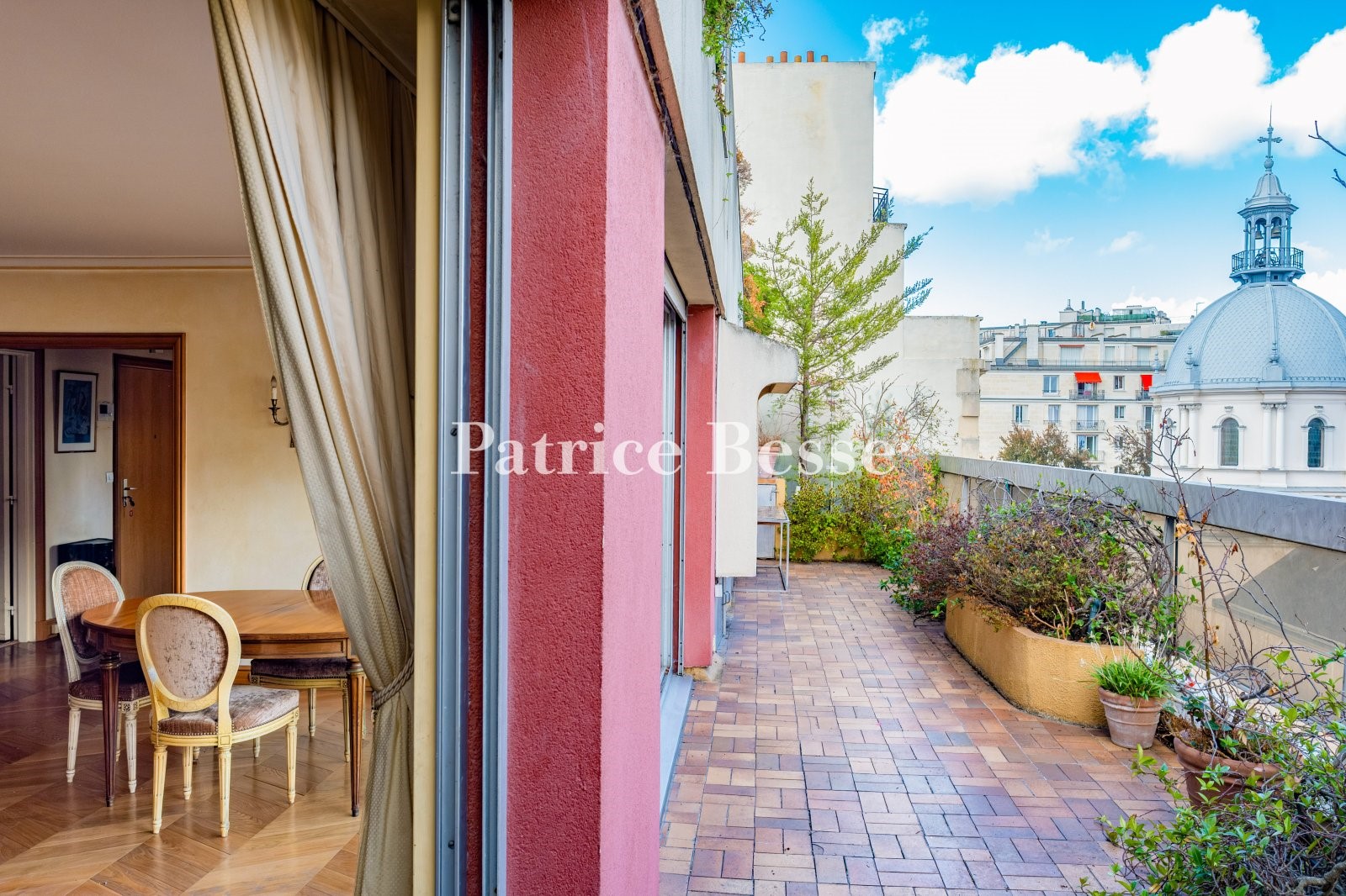 Luxury apartment for sale in the district Auteuil Nord