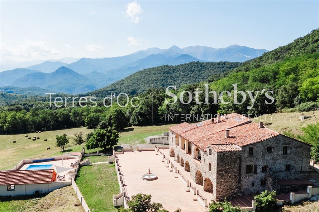 Maison de luxe à vendre à Saint-Laurent-de-Cerdans