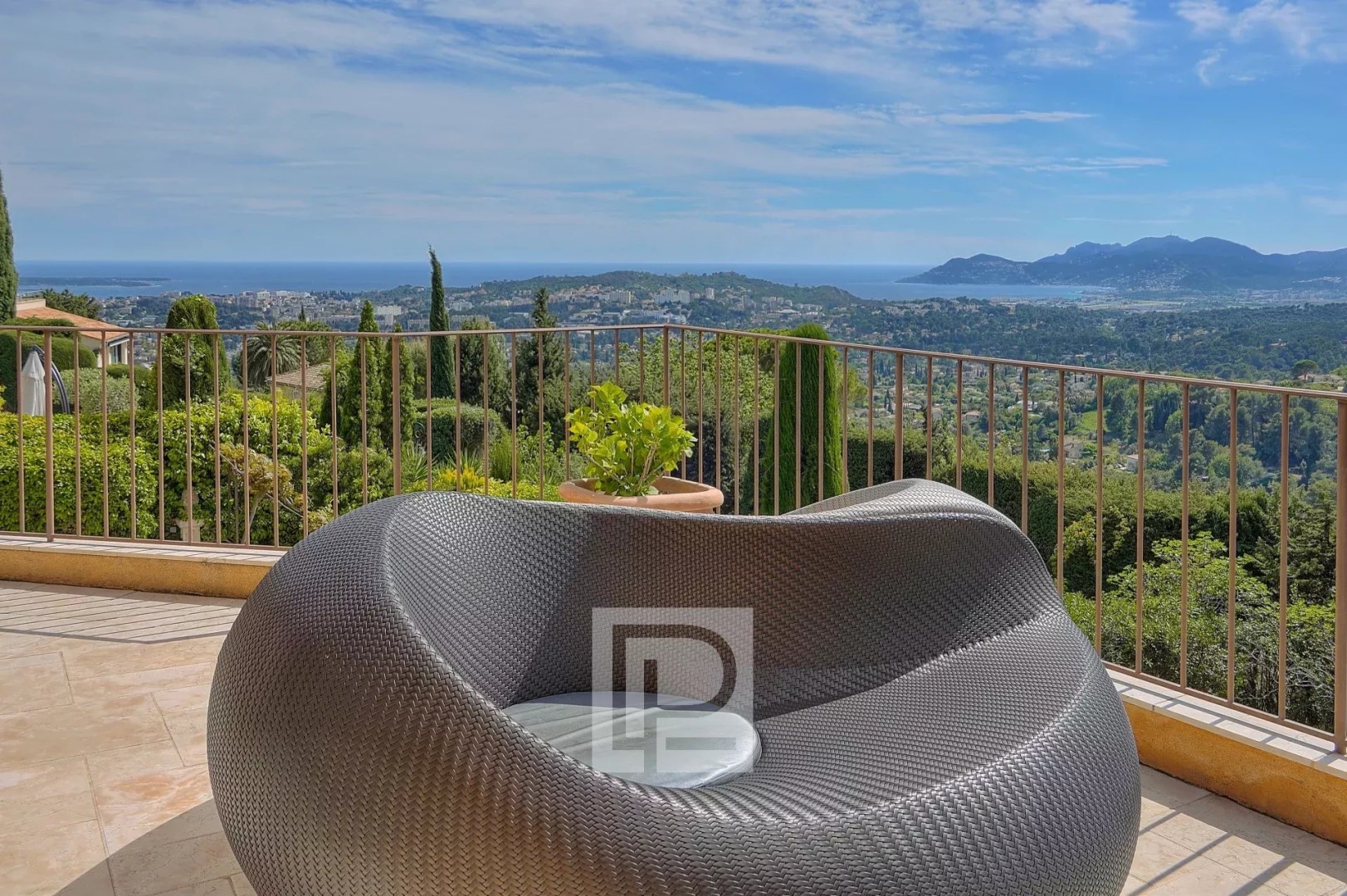 luxe huis te koop in Village-Le Val-Cabrieres