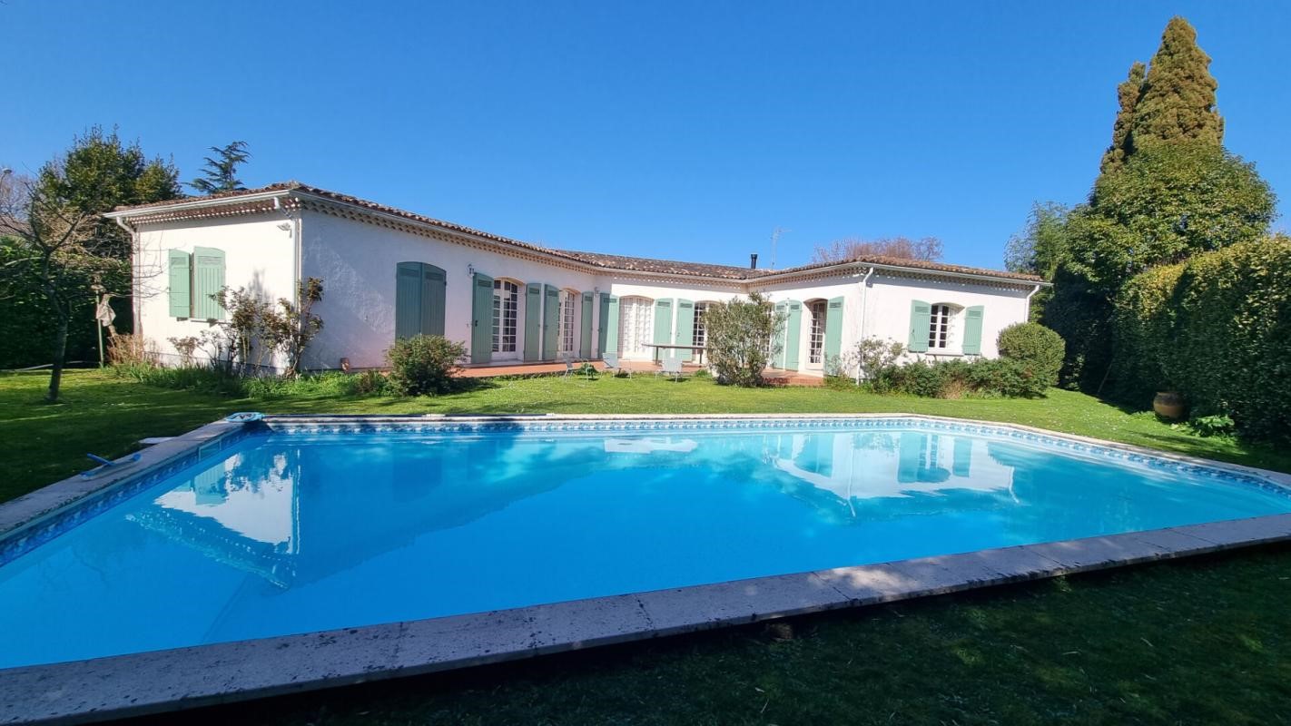 Luxury house for sale in the district Le Lac-Bacalan