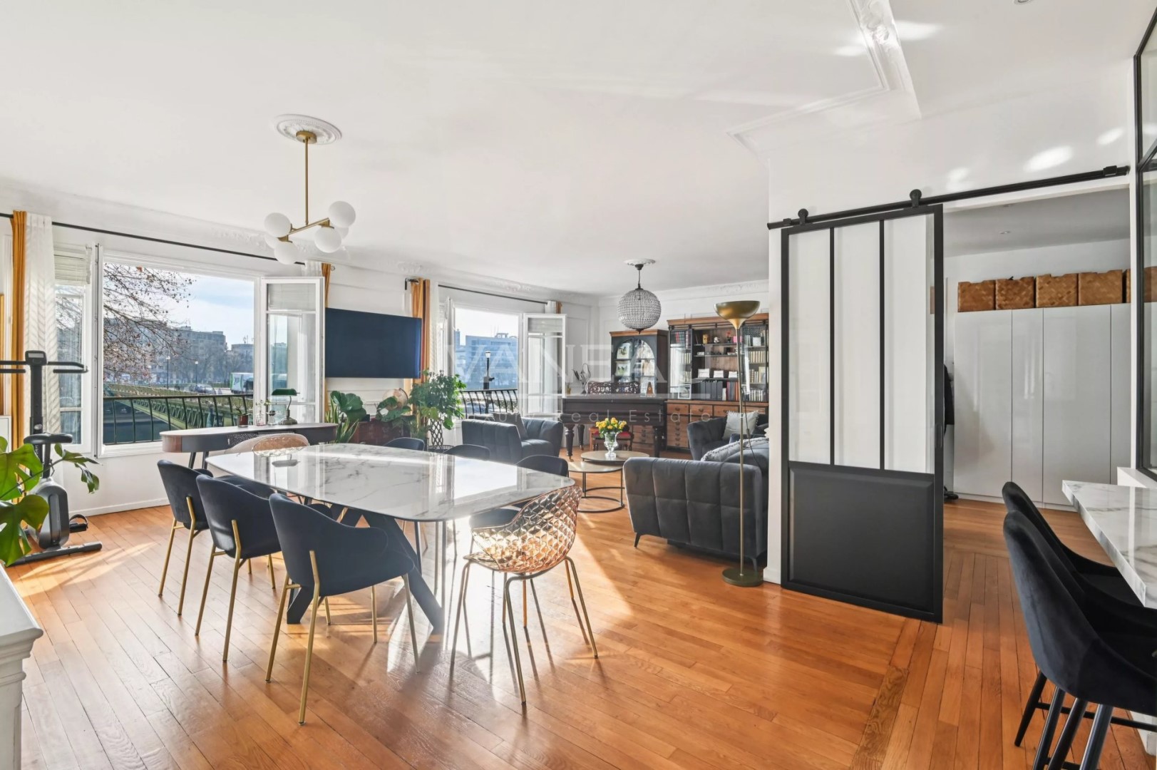 Luxury apartments / penthouses for sale in the district Auteuil Nord