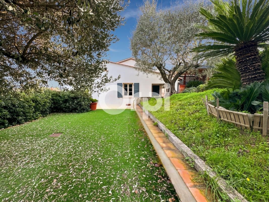 Luxury villa for sale in the district Zone Est Diffuse