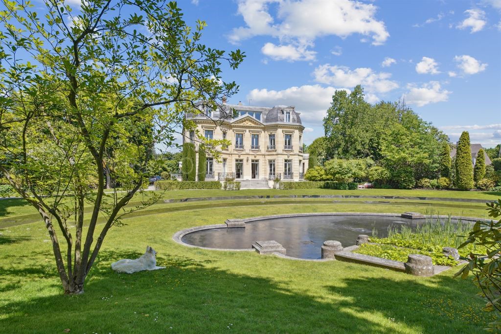 Maison de luxe à vendre dans le quartier Sud RER