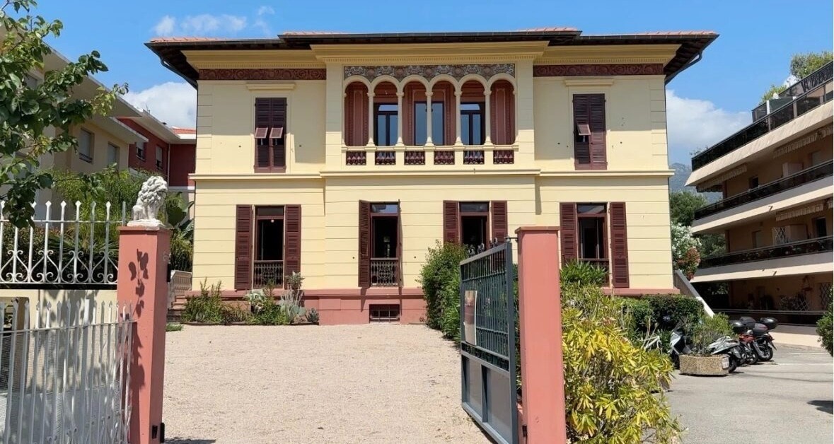 Luxury apartment for sale in the district Carnoles