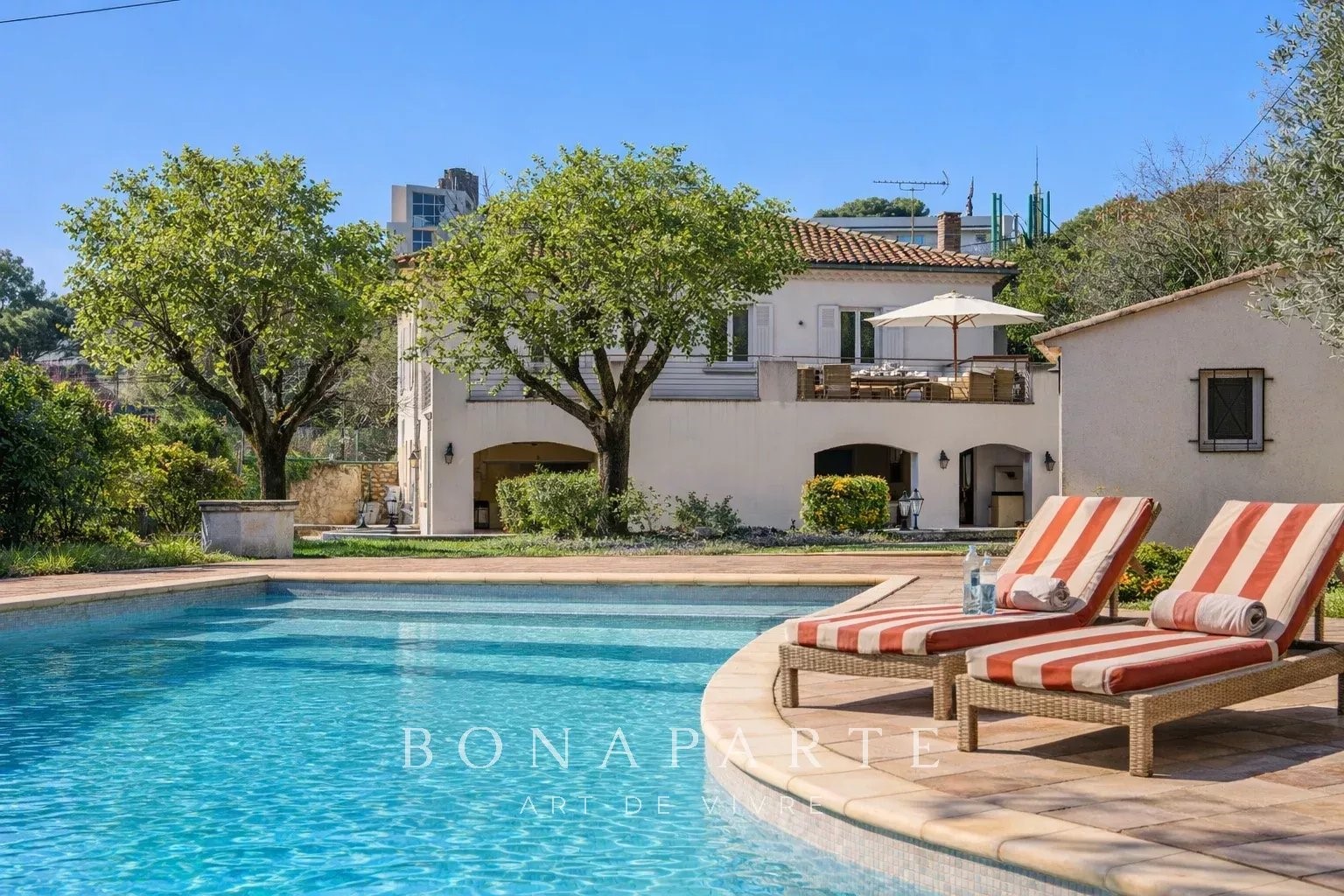 Maison de luxe à vendre dans le quartier Jardins de la Fontaine