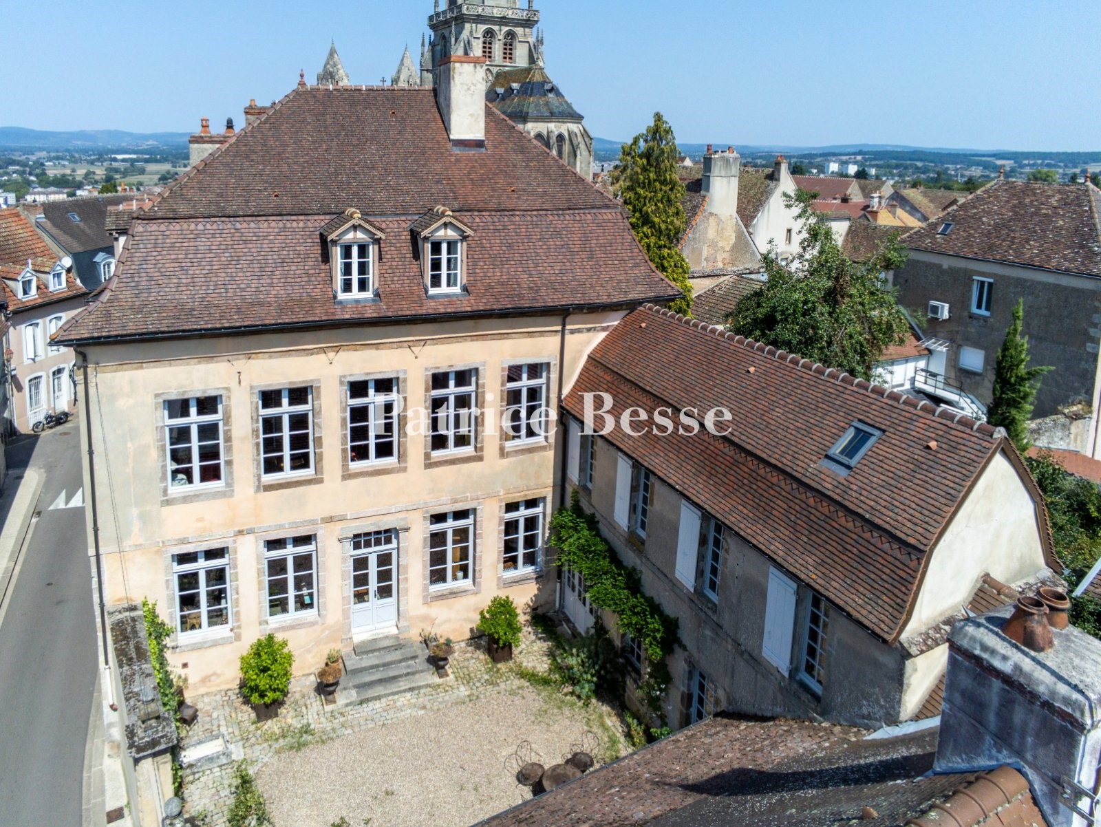 Private mansion for sale in Autun