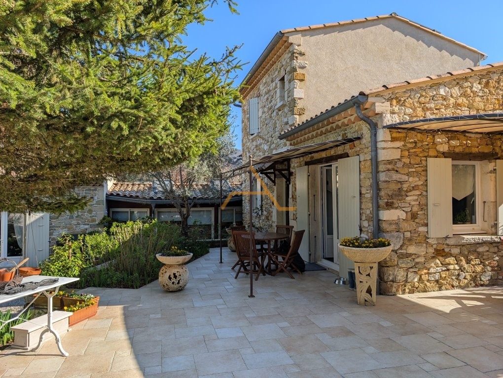 maison en pierre à vendre à Montjoux
