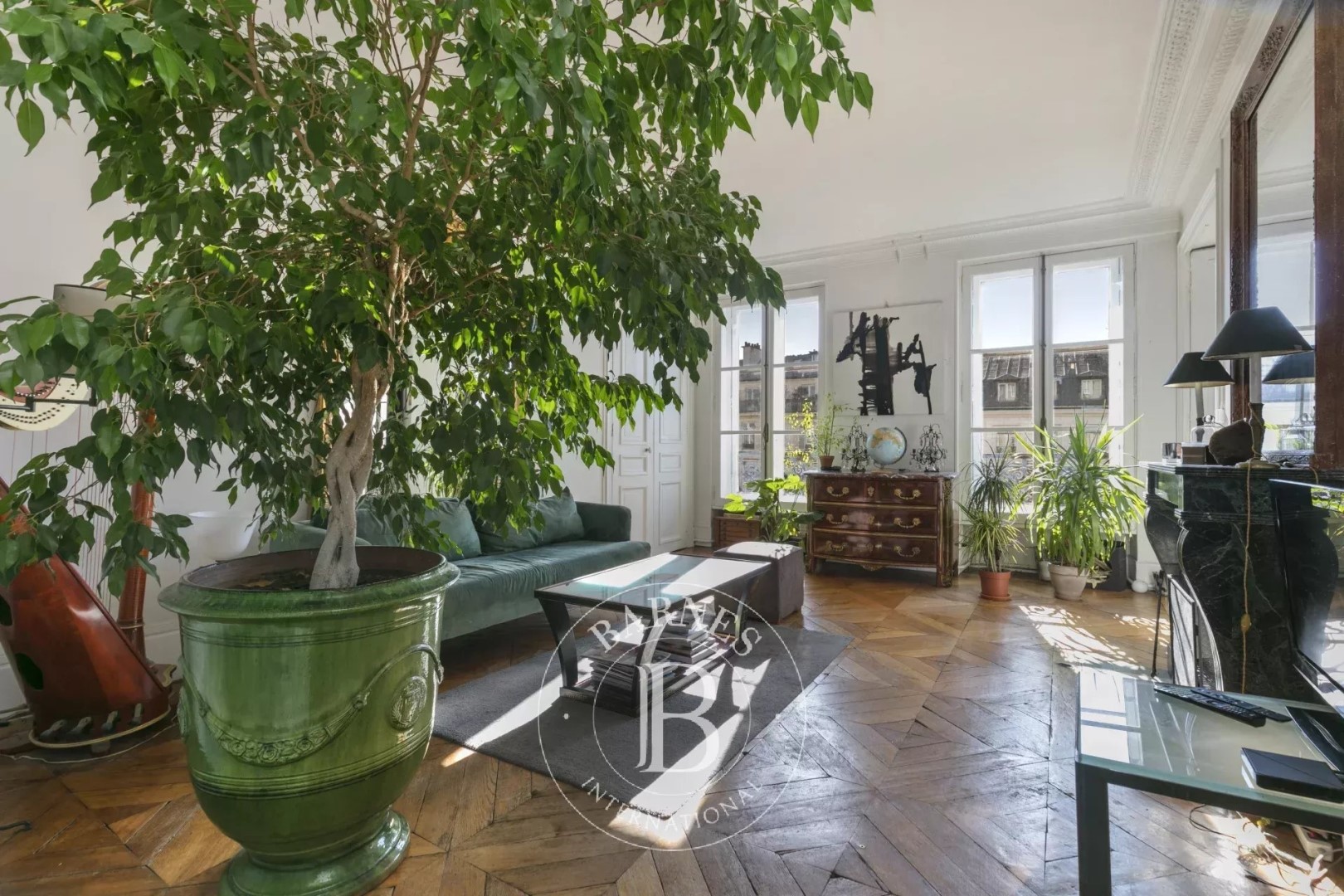 Luxe appartement te koop in République-Saint Ambroise