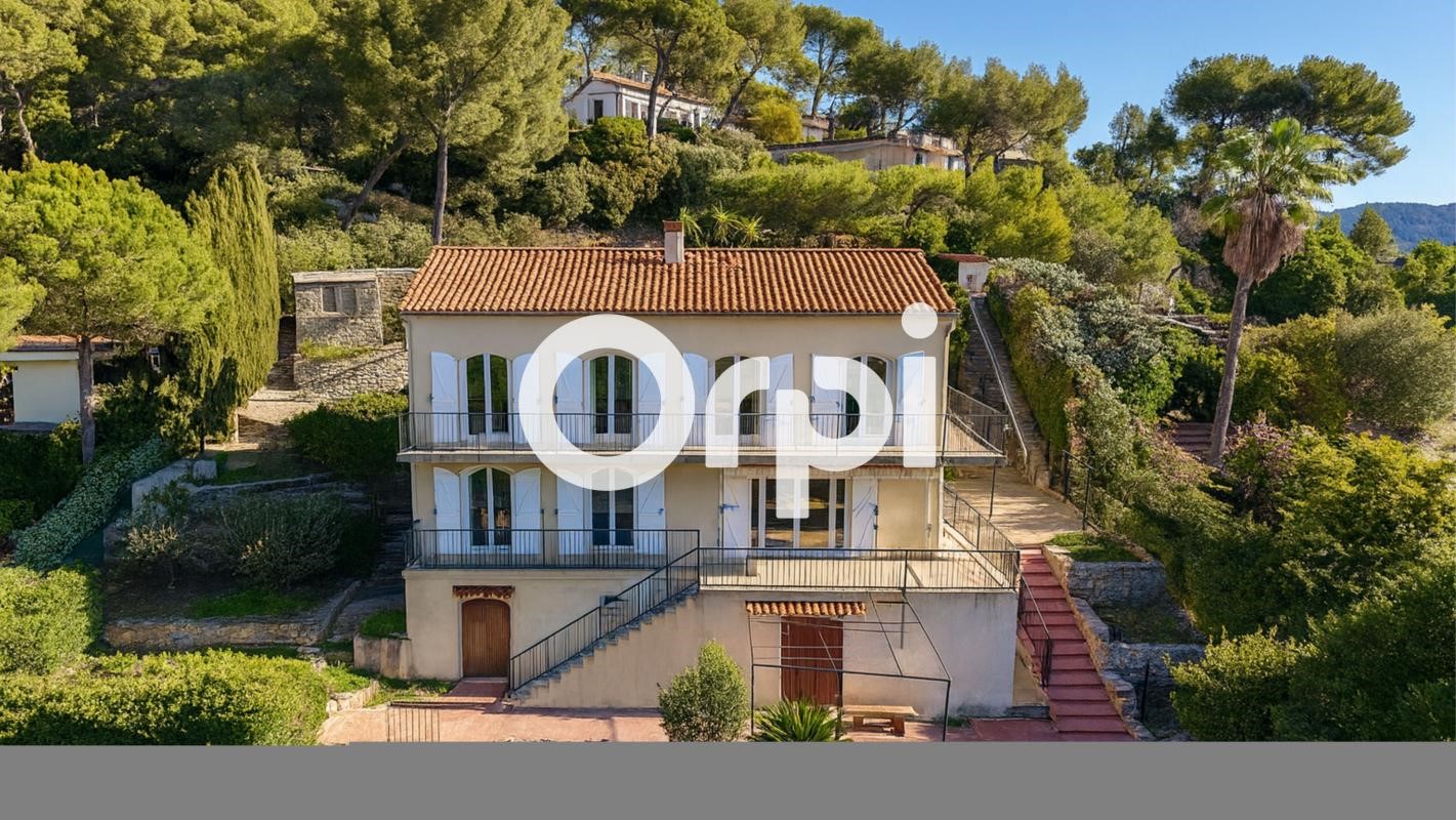 Luxury villa for sale in the district Hauteurs de Carqueiranne
