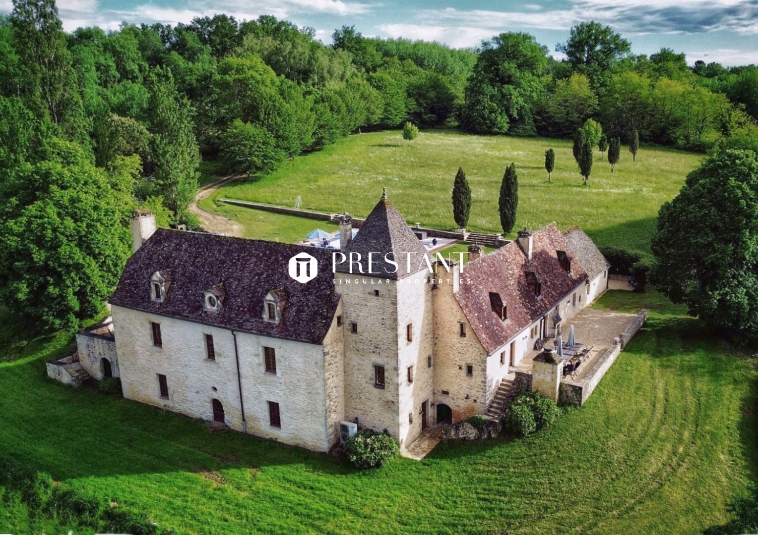 Manor house for sale in the district Secteur Sauvegarde
