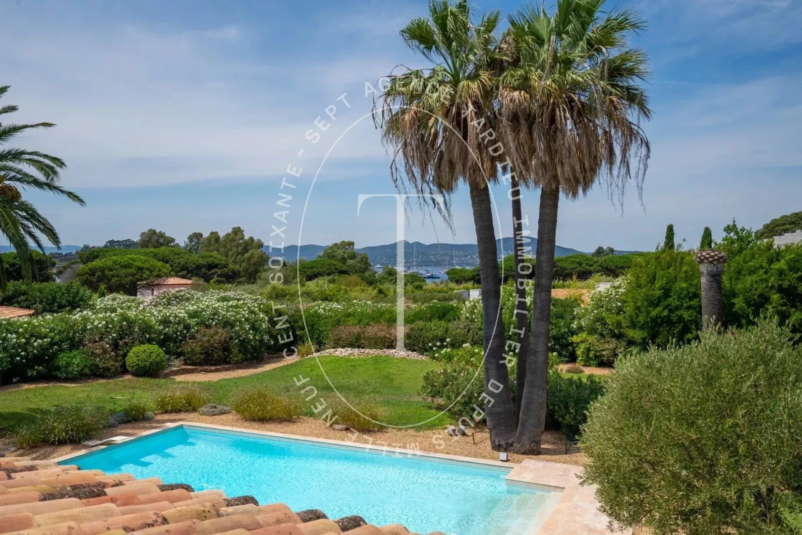 Luxury house for sale in the district Zone Est Diffuse