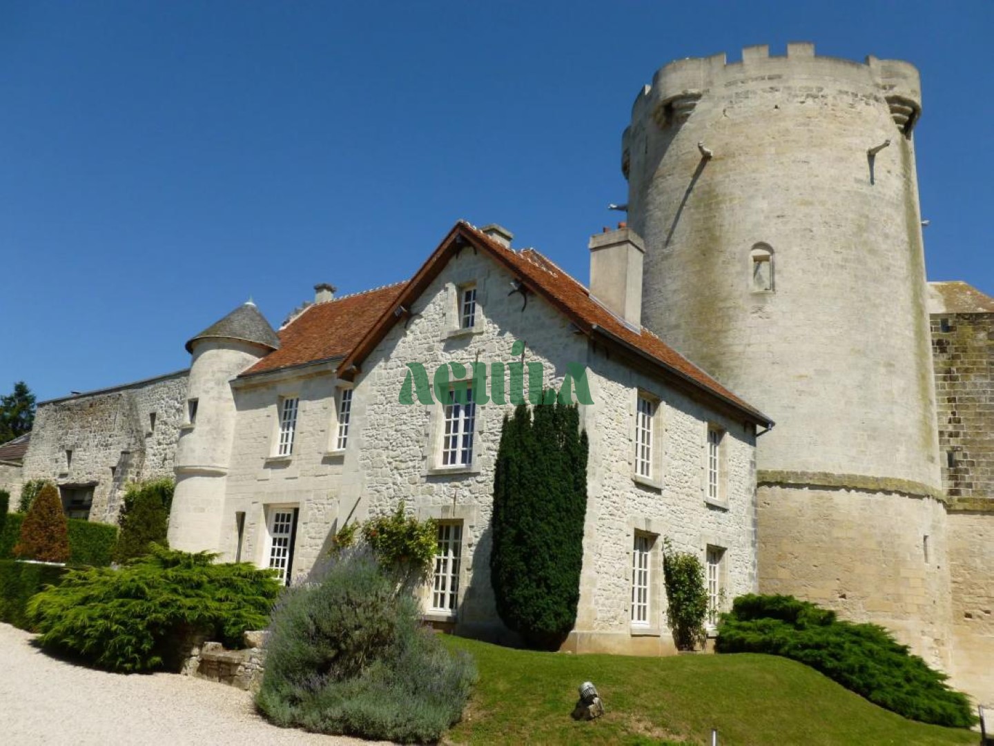 Castle for sale in Soissons