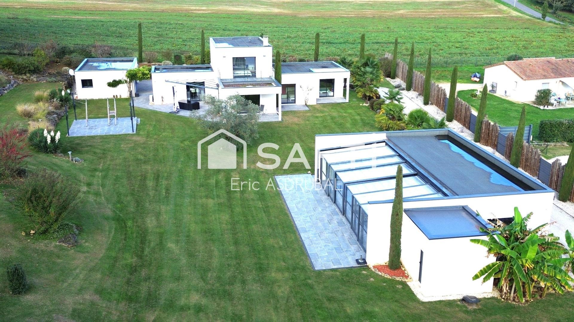 Architect house for sale in Sainte-Nathalène