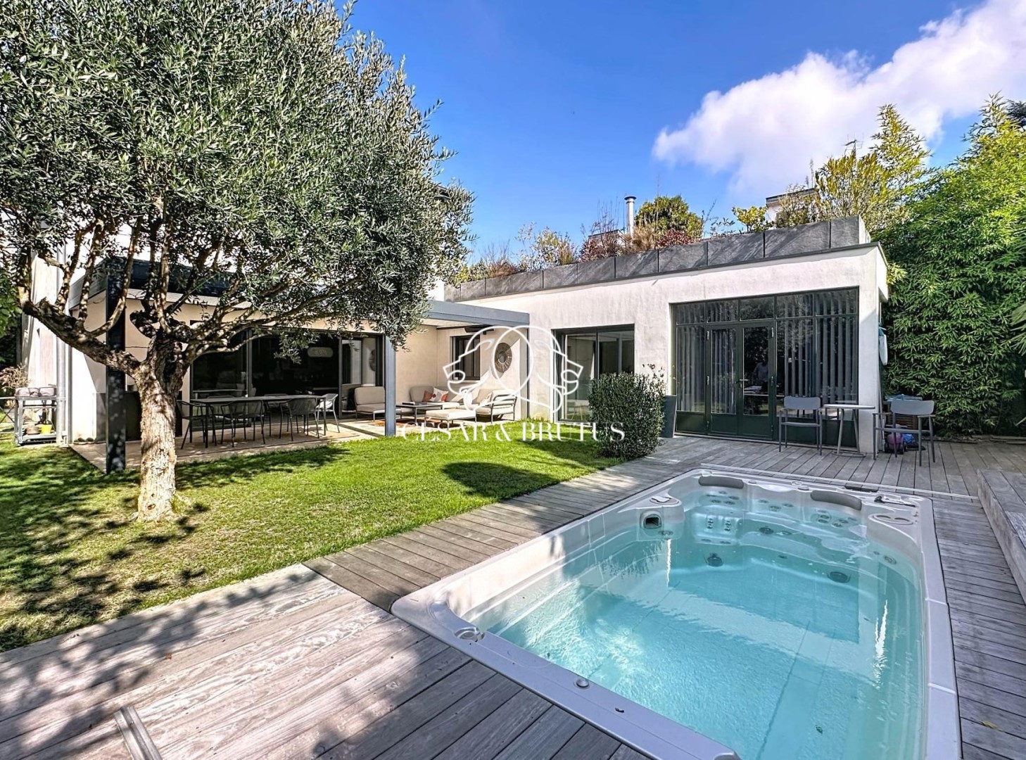 Maison contemporaine à vendre dans le quartier Point du Jour-Ménival