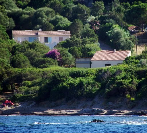 Notre terrain et plage, les locations en haut