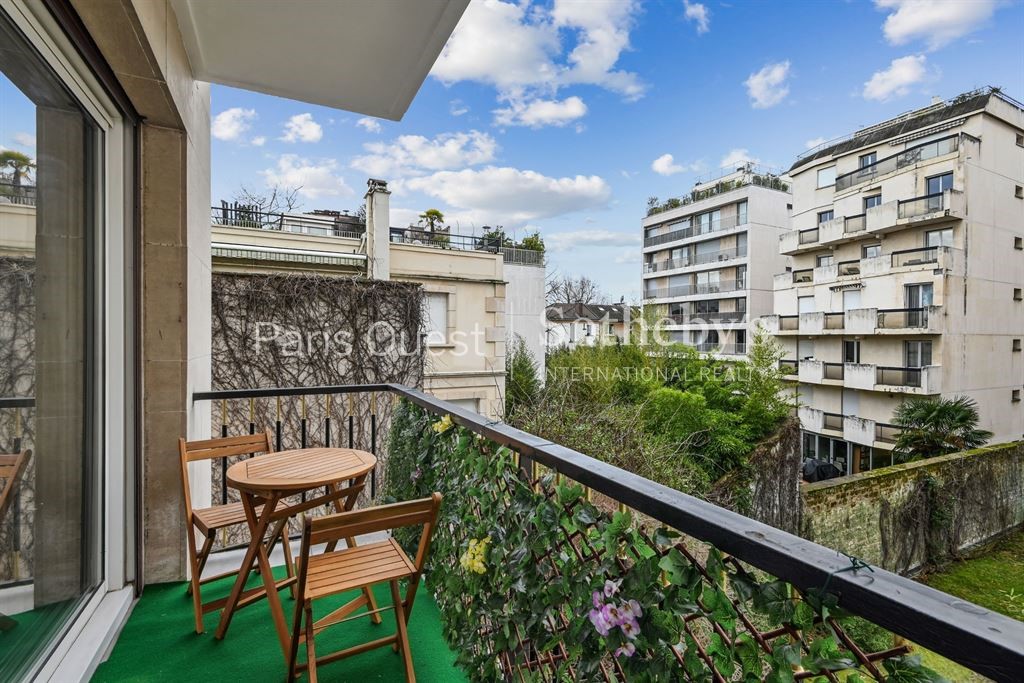 Luxury apartment for sale in the district Saint James-Général Koenig