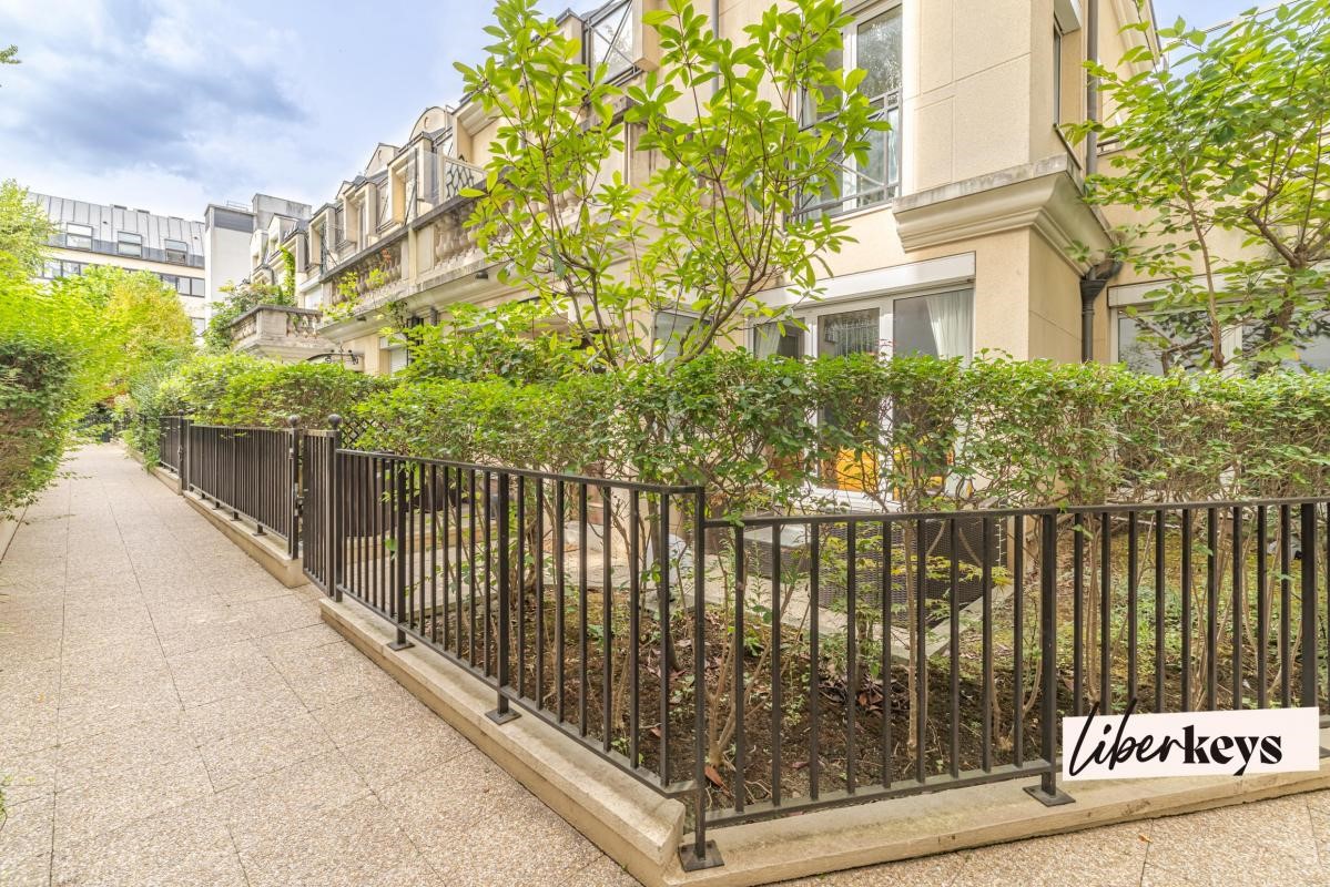 Luxury house for sale in the district Violet Commerce