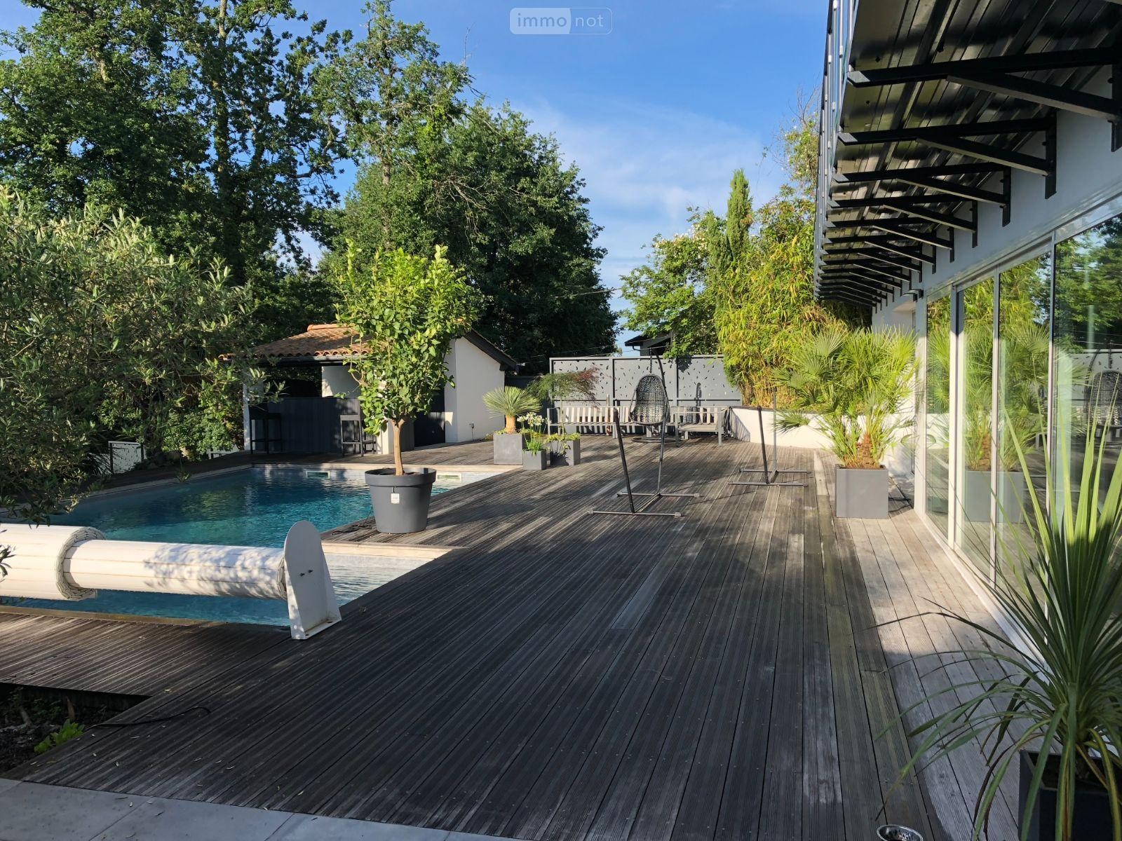 Luxury house for sale in Latresne