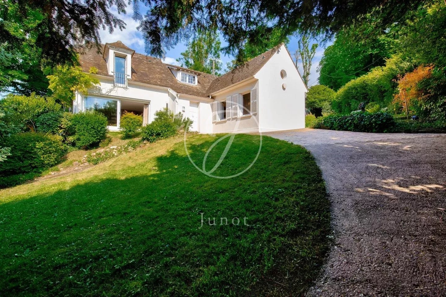 Maison de luxe à vendre dans le quartier Jonchere-Malmaison-Saint Cucufa