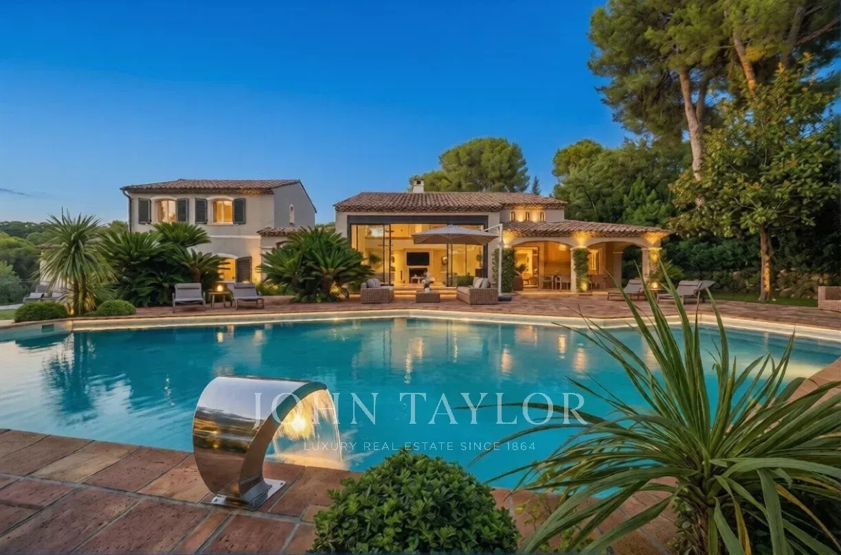 Maison de luxe en location saisonnière dans le quartier Village-Le Val-Cabrieres