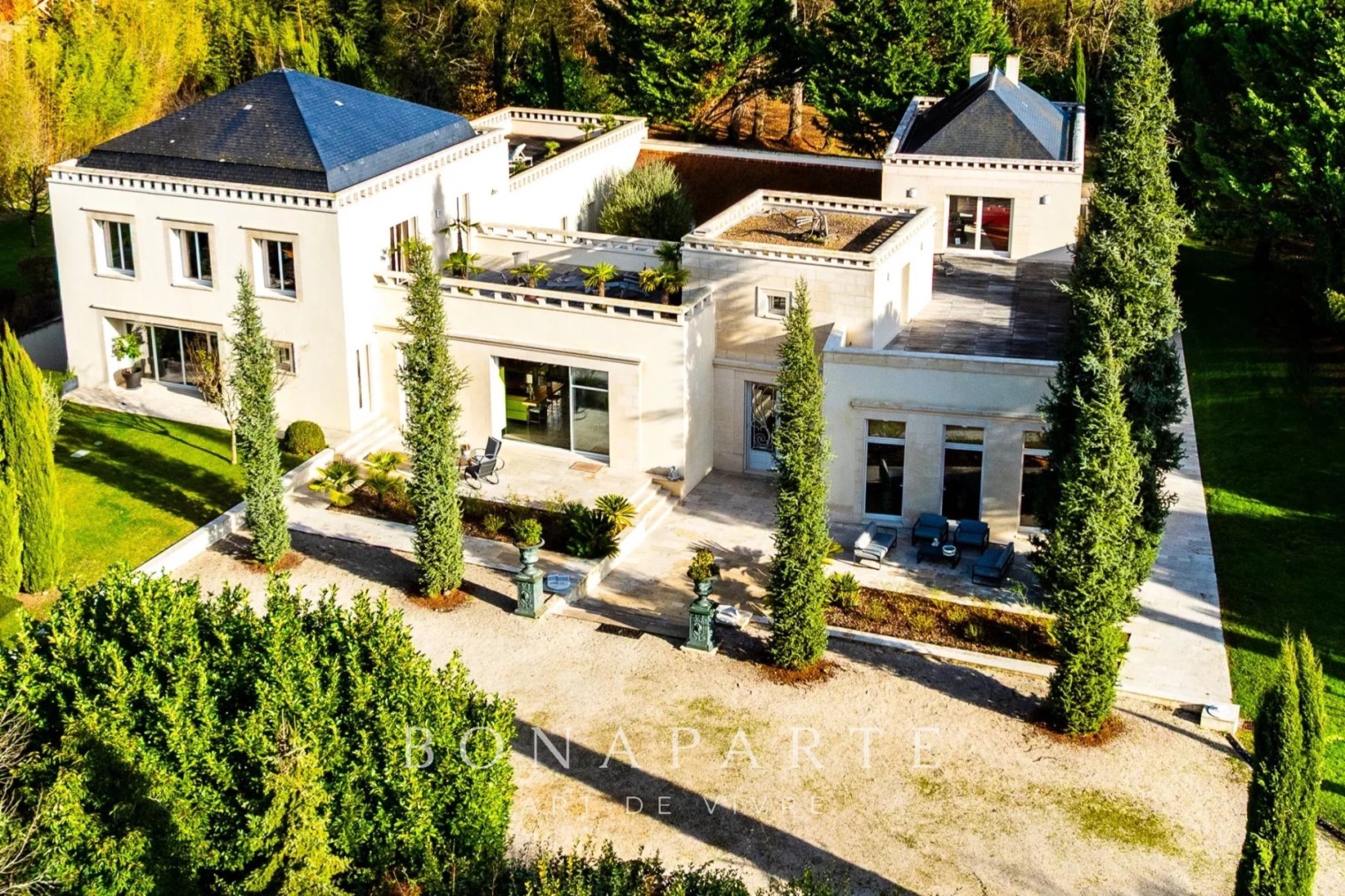 Maison de luxe à vendre dans le quartier Ouest