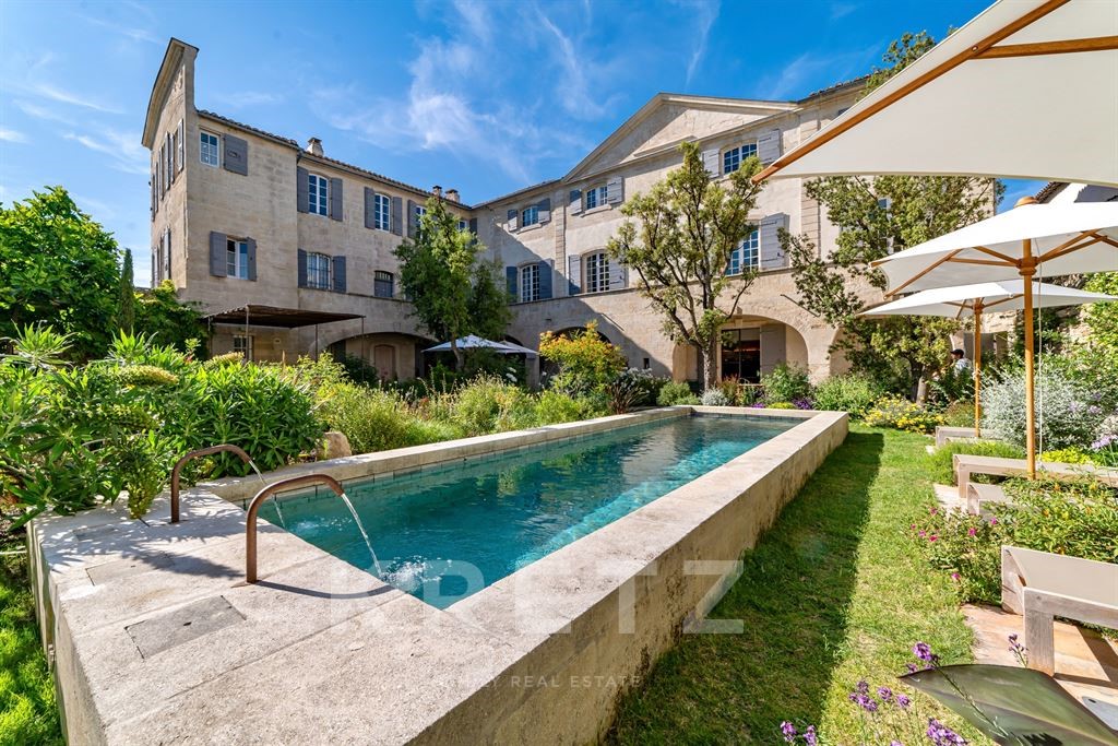 Private mansion for sale in the district Centre Ville