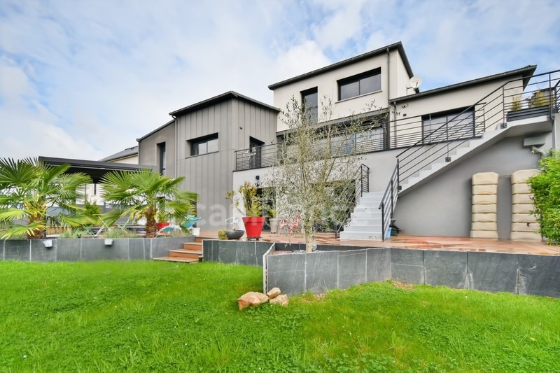 Maison contemporaine à vendre à Montreuil-sous-Pérouse