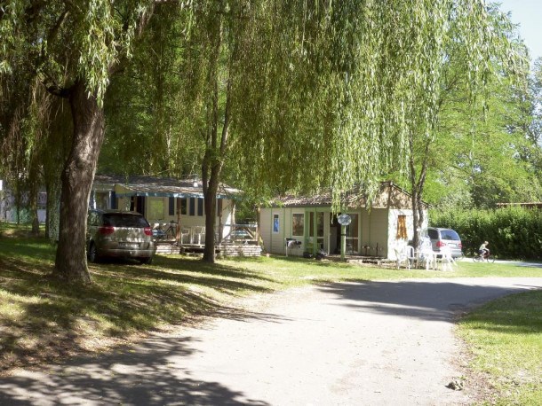 Camping De Vacances A Mazeres En Midi Pyrenees Pour 5 Pers 25m Seloger Vacances