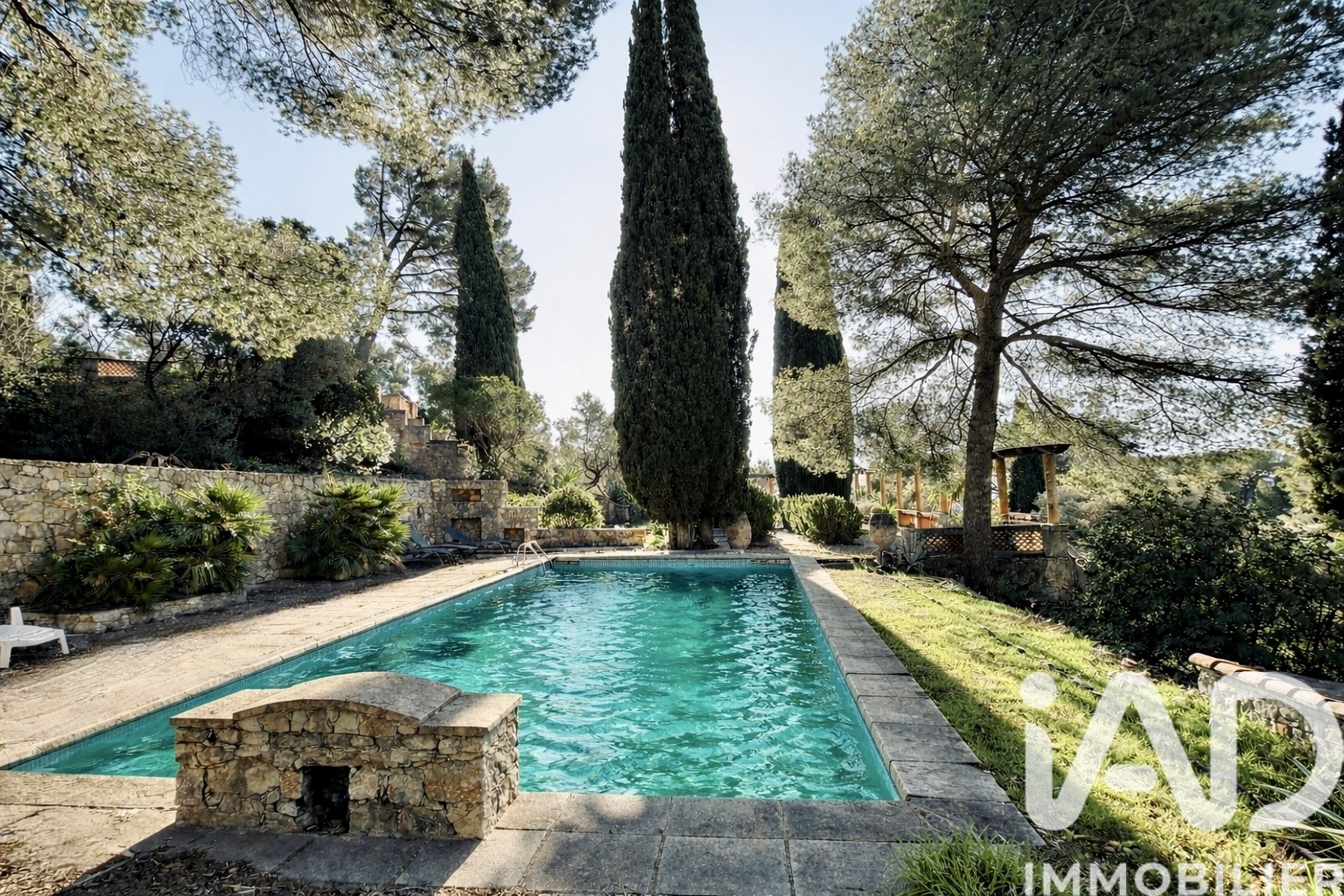 Luxury house for sale in the district Notre Dame des Routes