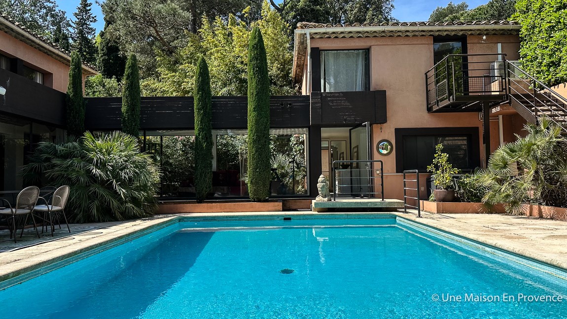 Architect house for sale in the district Bellecroix-Pont d'Avignon